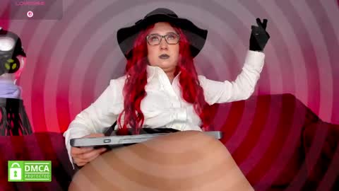 Snapshot of sharoon_gold chatting on 04/30/26, 05:14 Your mistress Sharon online show from 04/30/26, 05:14