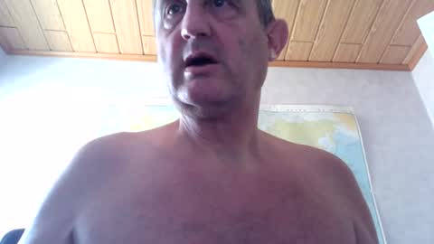 Snapshot of sharpshoder chatting on 08/01/26, 10:03 Peter online show from 08/01/26, 10:03