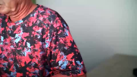 Snapshot of shaved4good chatting on 12/17/24, 07:59 shaved4good online show from 12/17/24, 07:59