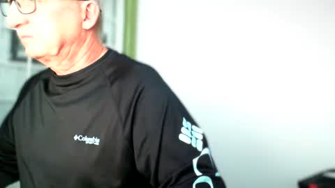 Snapshot of shaved4good chatting on 01/04/25, 08:27 shaved4good online show from 01/04/25, 08:27