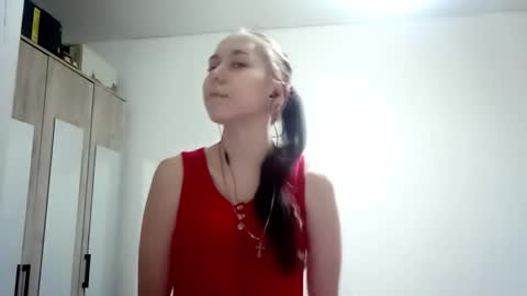 Annette online show from 12/04/25, 11:41