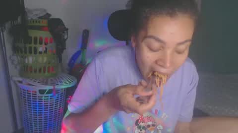 Snapshot of shayna_cute chatting on 06/30/26, 12:44 Shayna online show from 06/30/26, 12:44