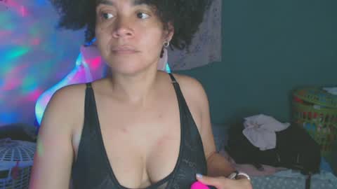 Snapshot of shayna_cute chatting on 07/11/26, 02:25 Shayna online show from 07/11/26, 02:25
