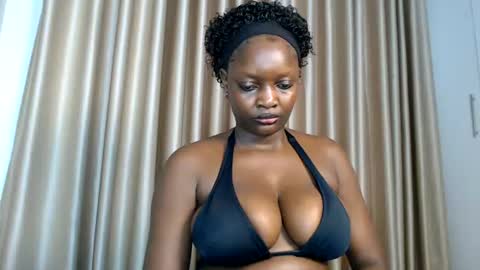 Snapshot of shayne_akinyi chatting on 06/17/26, 12:07 Shayne online show from 06/17/26, 12:07