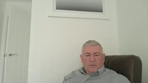 Snapshot of she52 chatting on 10/27/25, 11:36 she52 online show from 10/27/25, 11:36