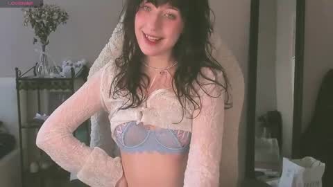 Snapshot of sheeny_shy chatting on 04/22/26, 11:34 Chiara online show from 04/22/26, 11:34