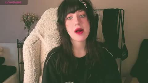 Snapshot of sheeny_shy chatting on 04/30/26, 09:59 Chiara online show from 04/30/26, 09:59