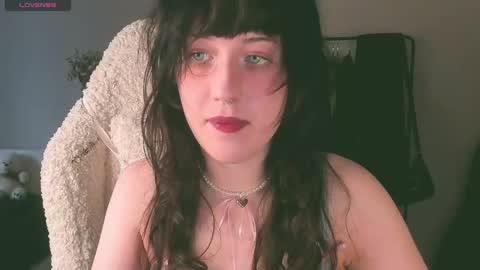 Snapshot of sheeny_shy chatting on 05/10/26, 12:32 Chiara online show from 05/10/26, 12:32