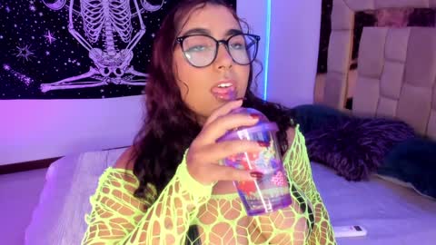 Snapshot of sheeylaroee chatting on 01/16/25, 02:30 Heidy online show from 01/16/25, 02:30