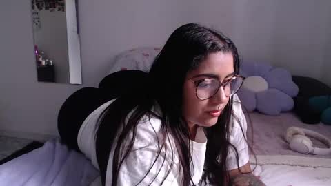 Snapshot of sheeylaroee chatting on 05/11/26, 12:44 Heidy online show from 05/11/26, 12:44