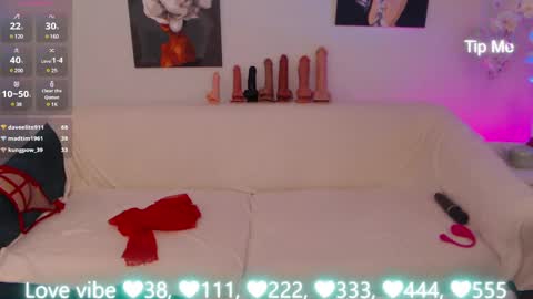 Snapshot of sheilaryan chatting on 02/05/25, 11:02 Sheila GMT 2 Tuesday Wednesday Friday Saturday Sunday- 8 5 online show from 02/05/25, 11:02