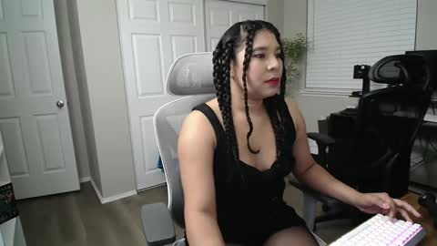 Snapshot of sheilyn_smith chatting on 09/19/25, 10:05 sheilyn_smith online show from 09/19/25, 10:05