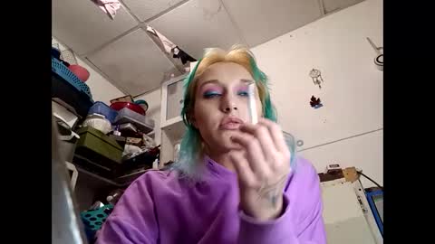 Shelby holes online show from 03/12/25, 05:57