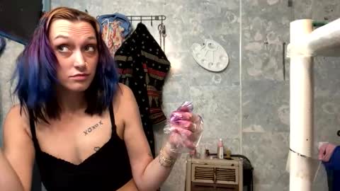 Shelby holes online show from 11/20/25, 10:37