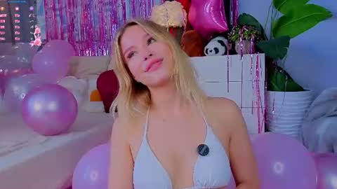 Snapshot of sheliamuyres chatting on 07/21/26, 02:36 Lina online show from 07/21/26, 02:36