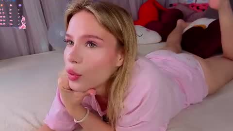Snapshot of sheliamuyres chatting on 07/22/26, 02:25 Lina online show from 07/22/26, 02:25