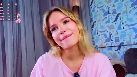 Snapshot of sheliamuyres chatting on 07/23/26, 01:58 Lina online show from 07/23/26, 01:58