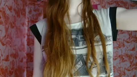 Snapshot of shelikessoymilk chatting on 05/17/26, 05:42 Erika online show from 05/17/26, 05:42