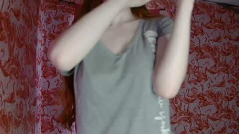 Snapshot of shelikessoymilk chatting on 07/09/26, 07:40 Erika online show from 07/09/26, 07:40