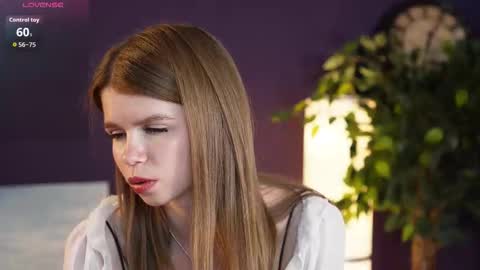 Sofia online show from 10/17/25, 07:44