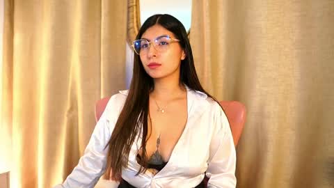 Snapshot of shelleymorell chatting on 05/22/26, 12:33 Transmission schedule Monday - Friday 715 am to 200 pm time Colombia online show from 05/22/26, 12:33