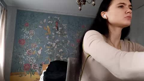 Mila online show from 11/05/25, 09:20