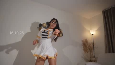  In instagram shena nomy online show from 10/16/25, 11:06