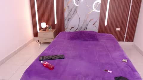 shena_nomy1 online show from 12/15/25, 08:13