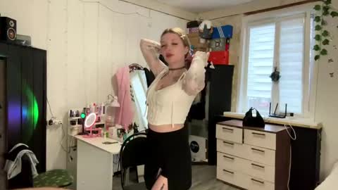 Elin online show from 04/26/26, 03:42