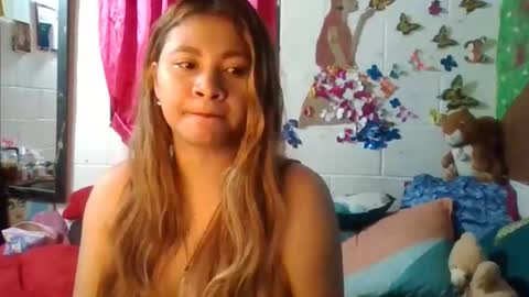 Snapshot of sherlyn_fox69 chatting on 10/29/25, 03:20  Maria Saenz online show from 10/29/25, 03:20