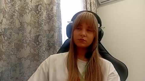 Lisa online show from 11/24/25, 07:52