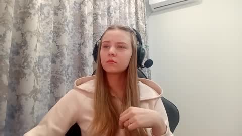 Lisa online show from 11/28/25, 06:49