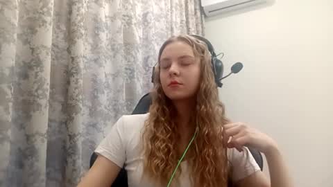 Lisa online show from 12/04/25, 06:23