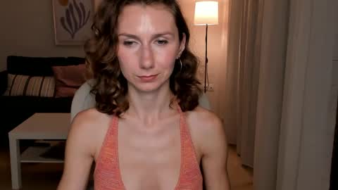 Snapshot of shesleepsnaked chatting on 12/17/24, 05:47 shesleepsnaked online show from 12/17/24, 05:47