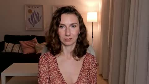 Snapshot of shesleepsnaked chatting on 12/22/24, 08:25 shesleepsnaked online show from 12/22/24, 08:25