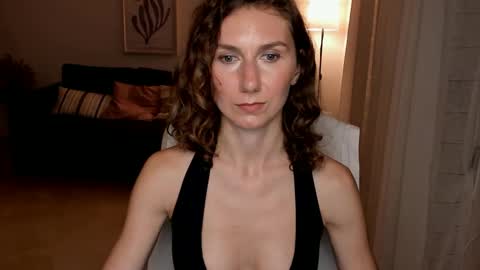 Snapshot of shesleepsnaked chatting on 01/12/25, 08:36 shesleepsnaked online show from 01/12/25, 08:36