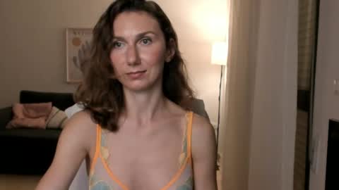 Snapshot of shesleepsnaked chatting on 03/06/25, 09:42 shesleepsnaked online show from 03/06/25, 09:42