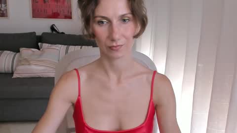 Snapshot of shesleepsnaked chatting on 09/22/25, 01:57 shesleepsnaked online show from 09/22/25, 01:57