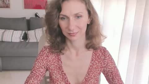 Snapshot of shesleepsnaked chatting on 09/27/25, 04:01 shesleepsnaked online show from 09/27/25, 04:01