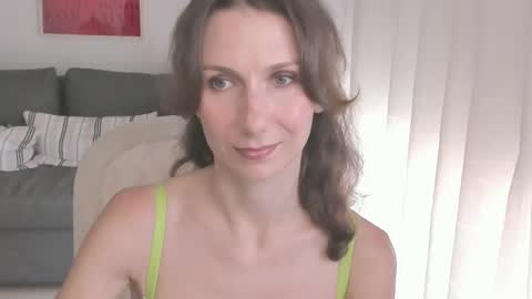 Snapshot of shesleepsnaked chatting on 10/10/25, 03:44 shesleepsnaked online show from 10/10/25, 03:44
