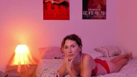 Snapshot of shesleepsnaked chatting on 10/21/25, 05:02 shesleepsnaked online show from 10/21/25, 05:02