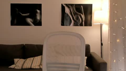 Snapshot of shesleepsnaked chatting on 07/16/26, 04:02 shesleepsnaked online show from 07/16/26, 04:02