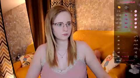 Snapshot of sheslinki chatting on 06/05/26, 08:42 Hello guys my name is Aemilia online show from 06/05/26, 08:42