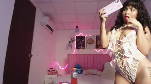 sheyla_vegas online show from 10/28/25, 03:43