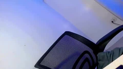 HAPPY BIRTHDAY online show from 04/28/26, 02:27