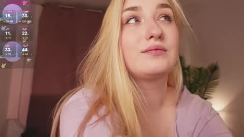 Snapshot of shine_polly chatting on 12/31/24, 10:34 Polly online show from 12/31/24, 10:34