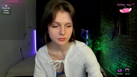 Snapshot of shine_vivi chatting on 11/12/25, 03:34 Vivi online show from 11/12/25, 03:34