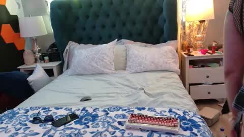 lia pnelli online show from 04/23/26, 12:34