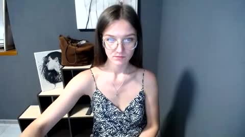 Snapshot of shining_pearl chatting on 06/26/26, 09:57 Jesica online show from 06/26/26, 09:57