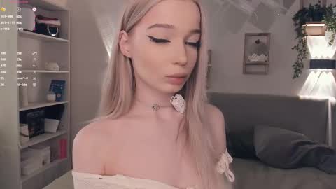 Stella  online show from 03/31/26, 09:53